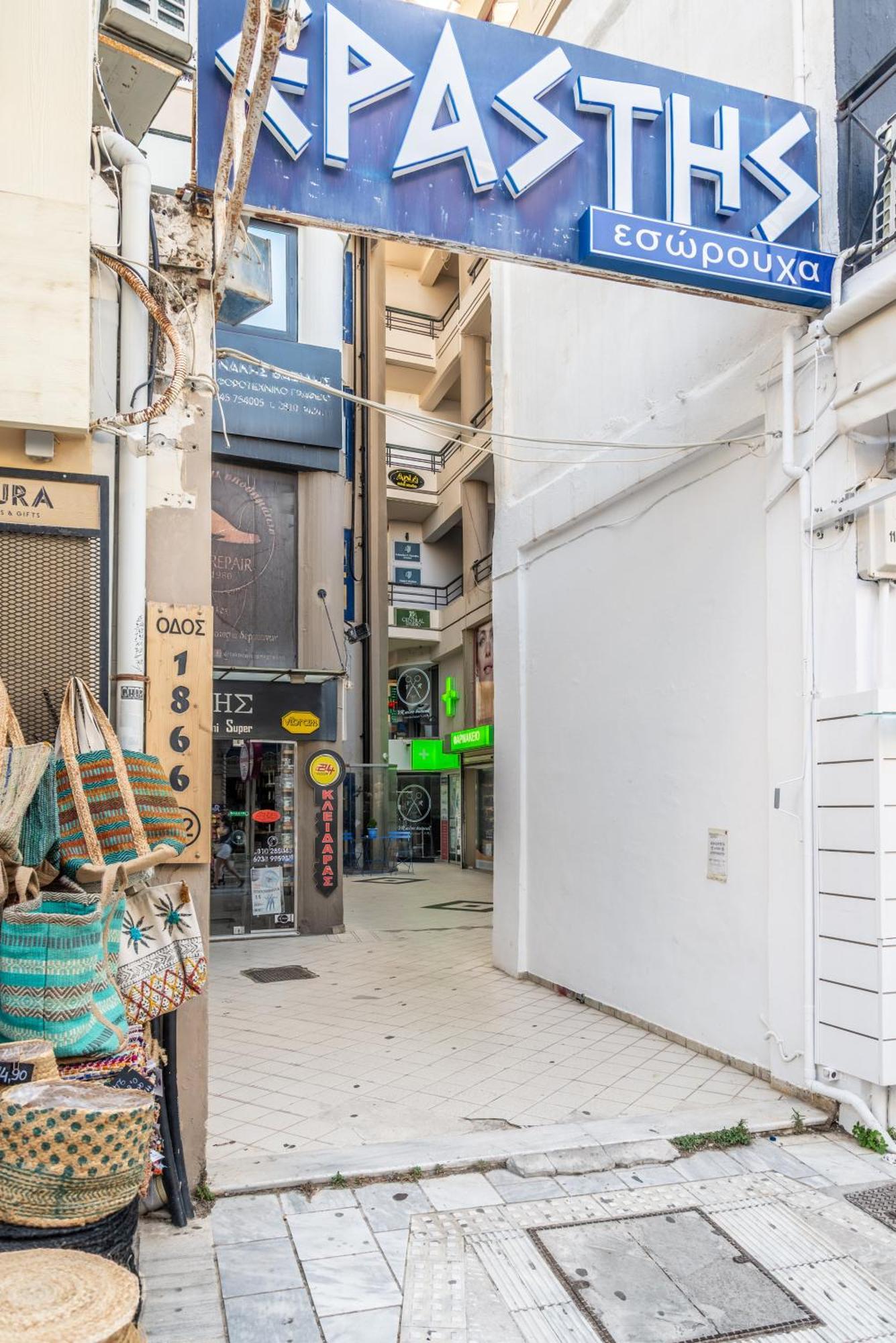 Apla Mini Studio In Downtown Heraklion Exteriör bild